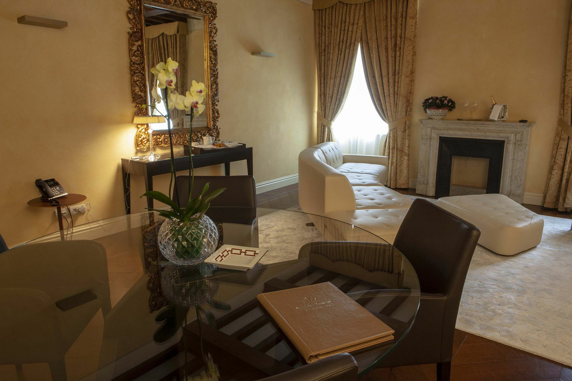 Hotel Rua Frati 48 In San Francesco Modena Luaran gambar